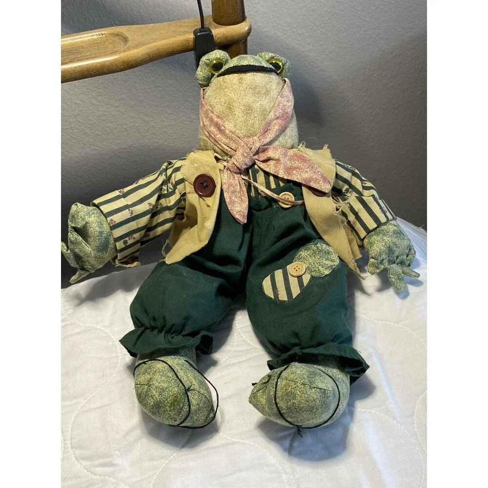 Frog Wood Block Doll Shelf Sitter with Clothes & Bandana from “My Collector” 96’